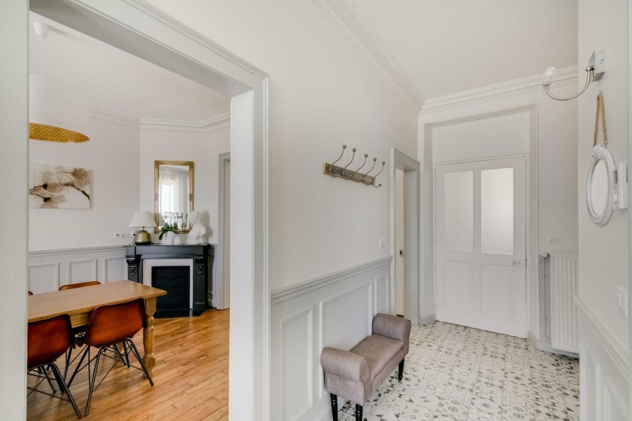 Maison Qui S'y Frotte S'y Pique *